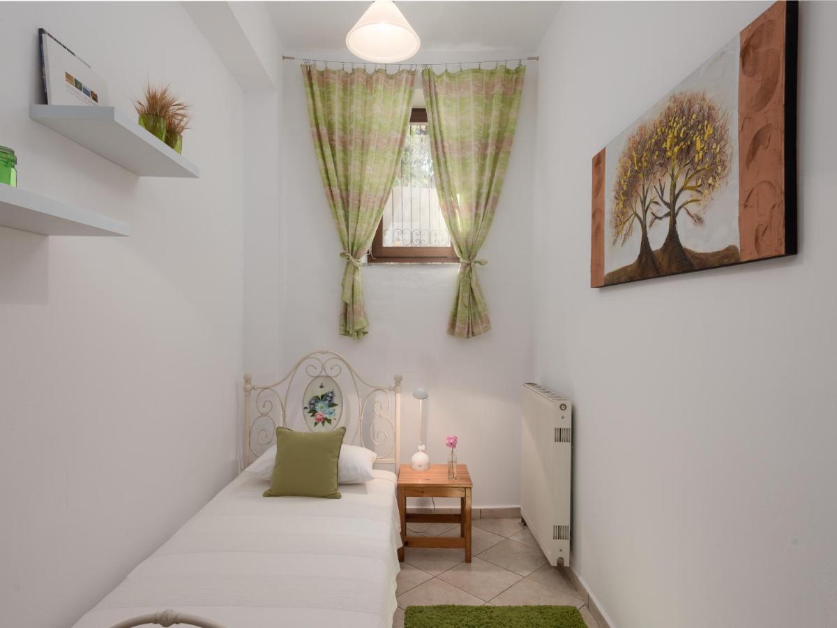 Aura Traditional Apartment Prines  ภายนอก รูปภาพ
