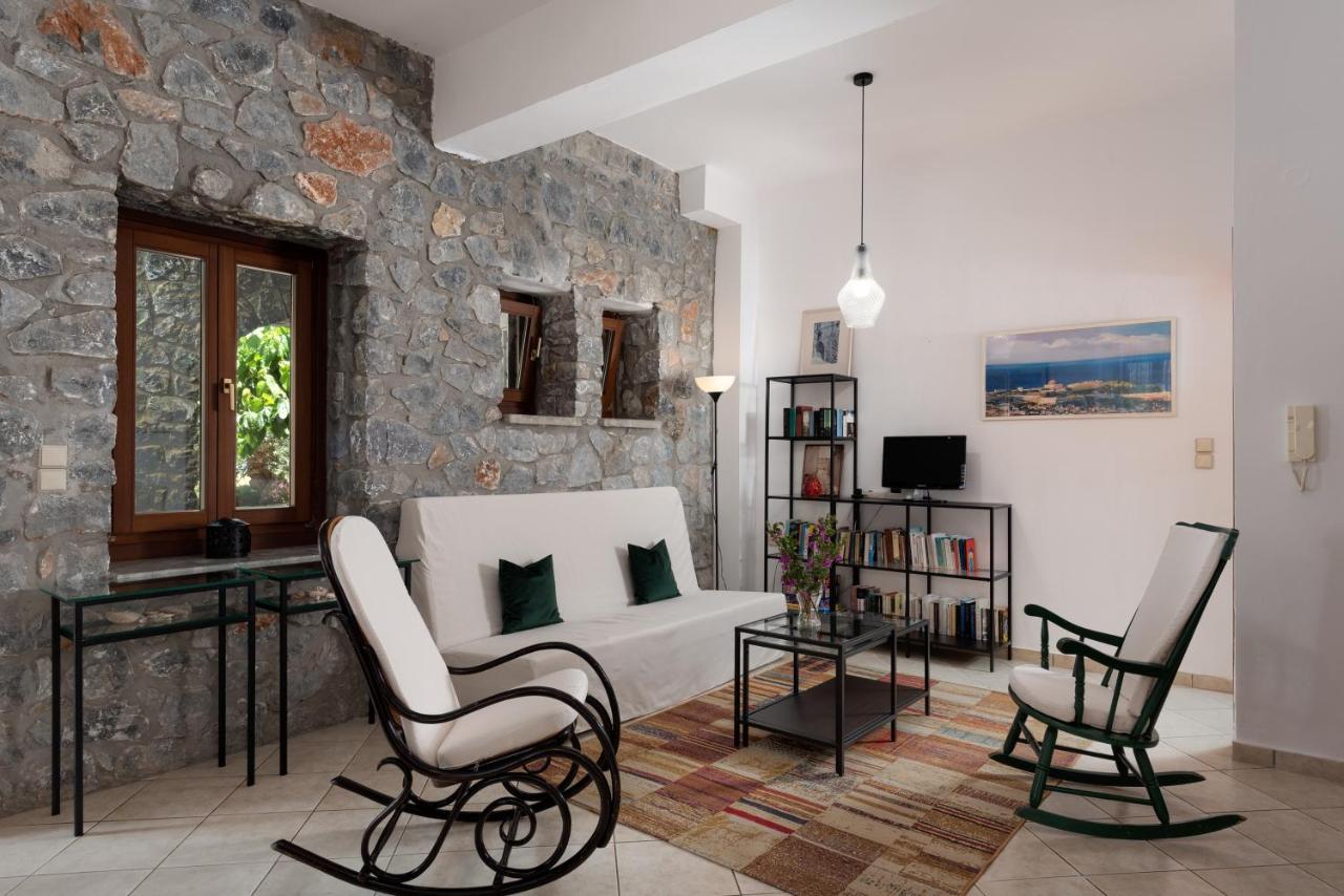 Aura Traditional Apartment Prines  ภายนอก รูปภาพ