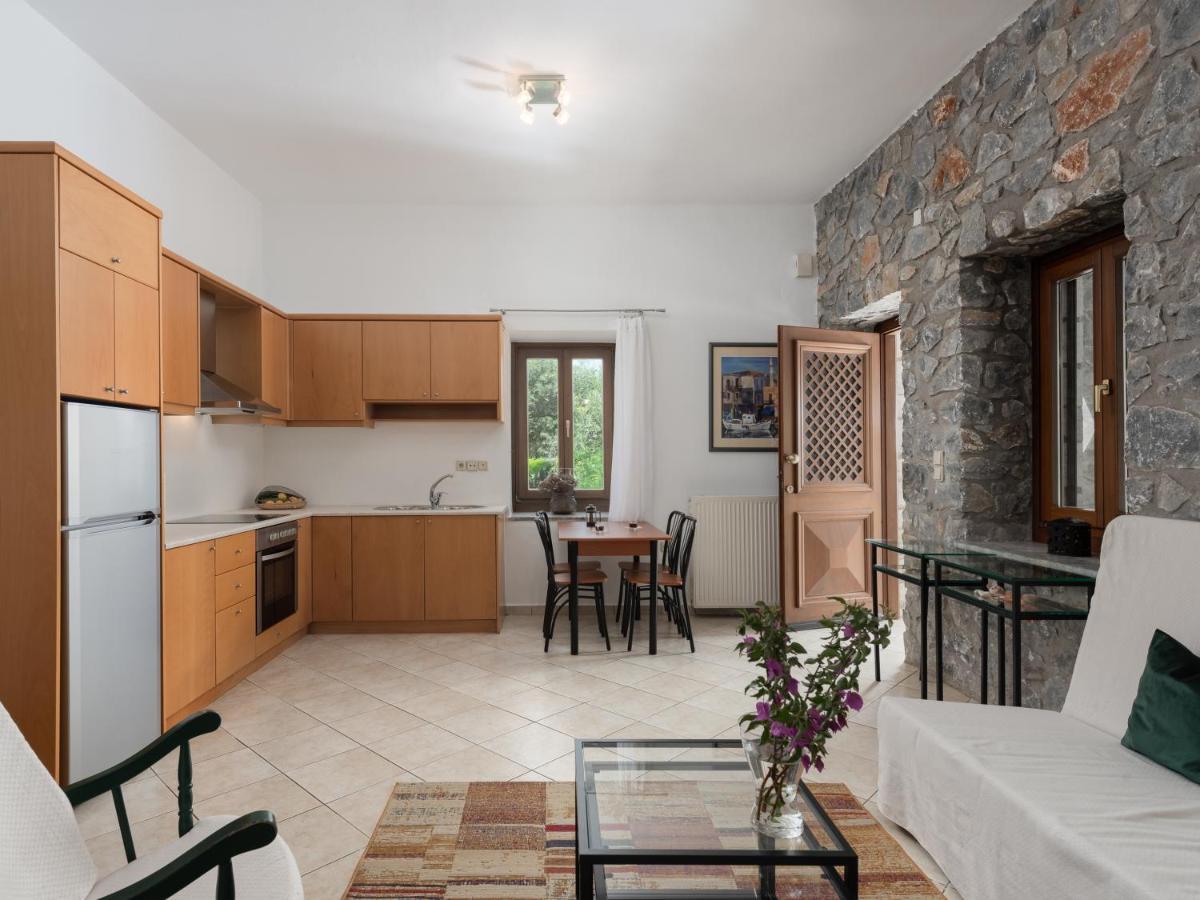 Aura Traditional Apartment Prines  ภายนอก รูปภาพ