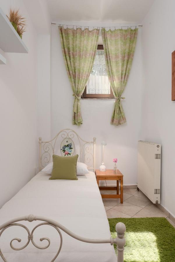 Aura Traditional Apartment Prines  ภายนอก รูปภาพ