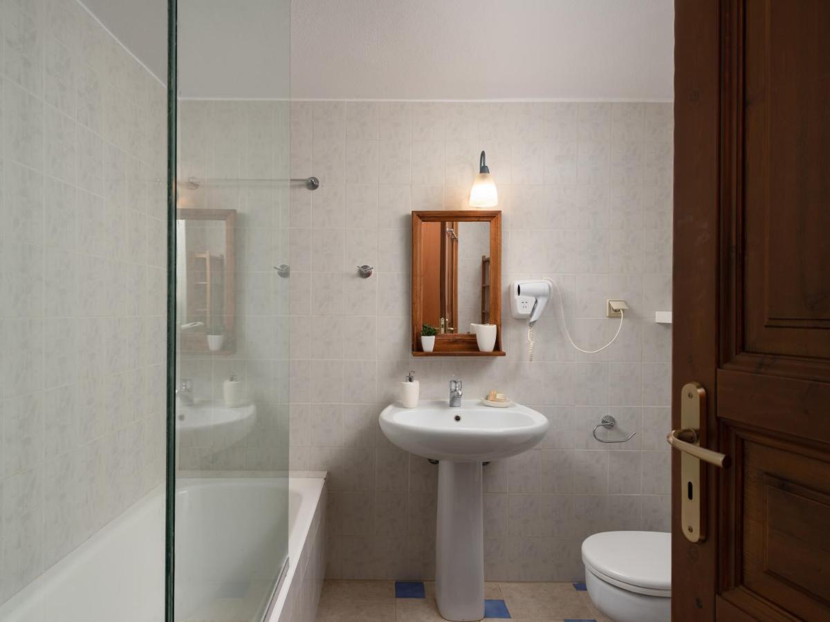 Aura Traditional Apartment Prines  ภายนอก รูปภาพ
